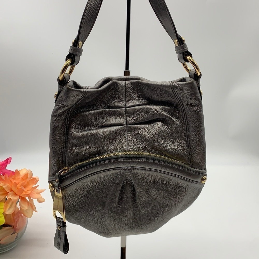 B. Makowsky Silver Leather Crossbody Bag. MCB1644E